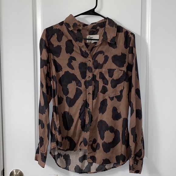 Cheetah Pattern Button Down Top - Picture 3 of 6